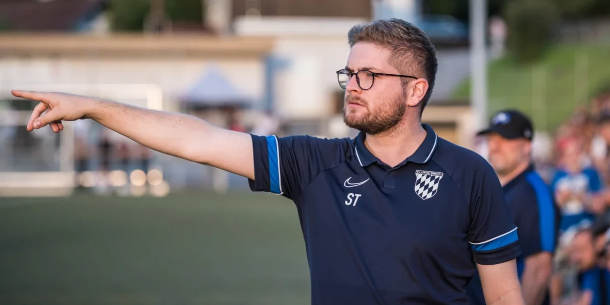 „Wir spielen im zweiten Jahr A-Liga und haben lange dafür gekämpft, überhaupt zurückzukehren“, verweist Sebastian Theobald auf den Aufstieg 2025 nach zuvor vier Jahren in der B-Liga. Der 33-Jährige zählt sein Team nicht zum Favoritenkreis. Foto: Philipp Reimer Fotografie „Wir spielen im zweiten Jahr A-Liga und haben lange dafür gekämpft, überhaupt zurückzukehren“, verweist Sebastian Theobald auf den Aufstieg 2025 nach zuvor vier Jahren in der B-Liga. Der 33-Jährige zählt sein Team nicht zum Favoritenkreis. Foto: Philipp Reimer Fotografie