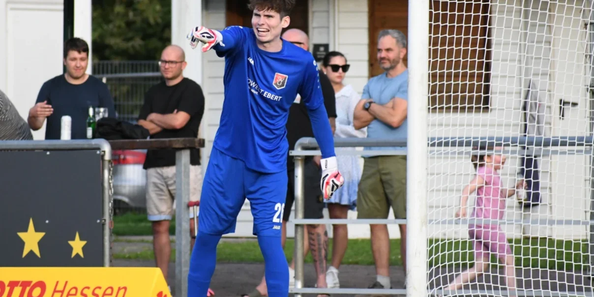Paul Lawall stand beim SV Unter-Flockenbach ein halbes Jahr lang in der Hessenliga im Tor. Als Neuzugang des SV Affolterbach will der 28-jährige ehemalige Ober- und Regionalliga-Torwart eine andere Rolle spielen. Foto: Katrin Oeldorf Paul Lawall stand beim SV Unter-Flockenbach ein halbes Jahr lang in der Hessenliga im Tor. Als Neuzugang des SV Affolterbach will der 28-jährige ehemalige Ober- und Regionalliga-Torwart eine andere Rolle spielen. Foto: Katrin Oeldorf