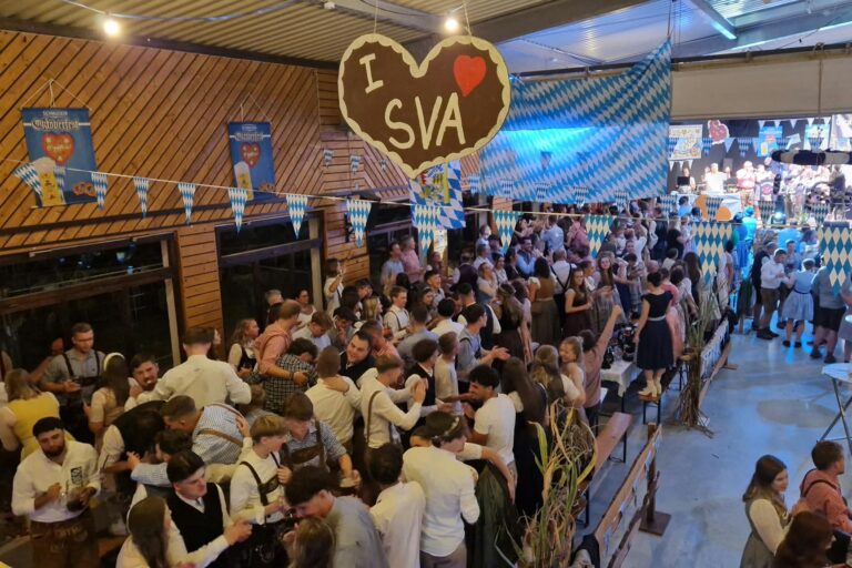 Bei der Nacht in Tracht feierten die Affolterbacher ausgelassen